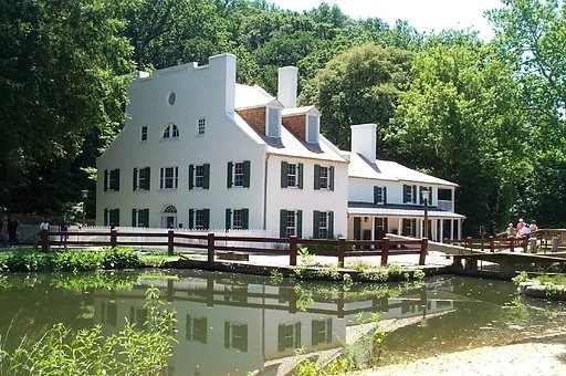 A trail on the canal